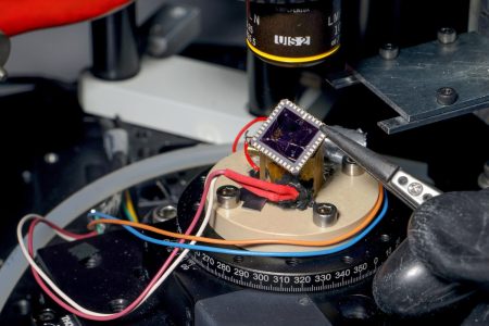 The LANES lab's 2D device made of graphene and indium selenide.